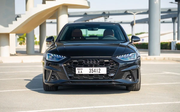 أودي A4 (أسود), 2024
