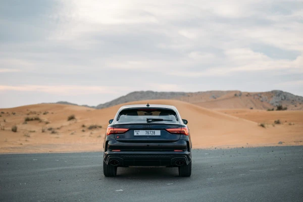 Audi RSQ3 (Schwarz), 2023