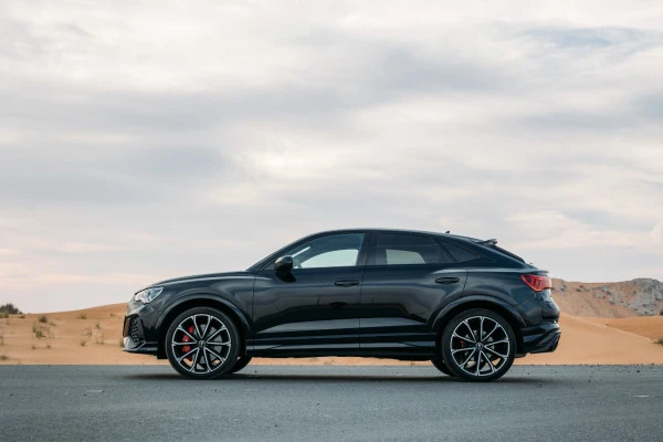 Audi RSQ3 (Schwarz), 2023