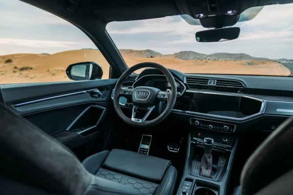 Audi RSQ3 (Schwarz), 2023