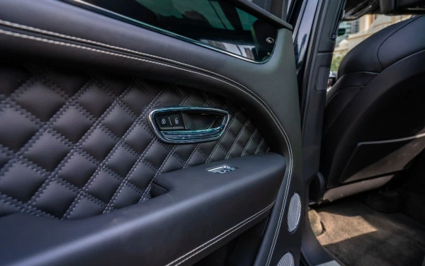 Bentley Bentayga (Black), 2022