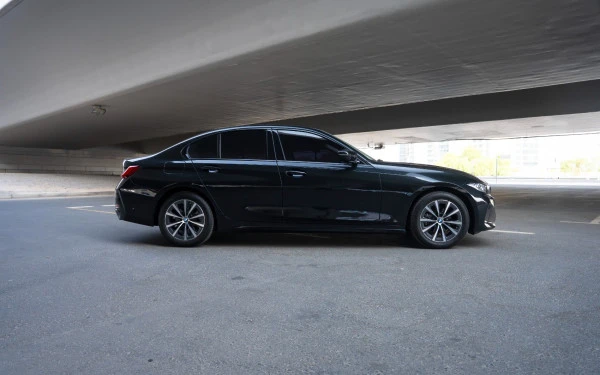 BMW 318i (Noir), 2025