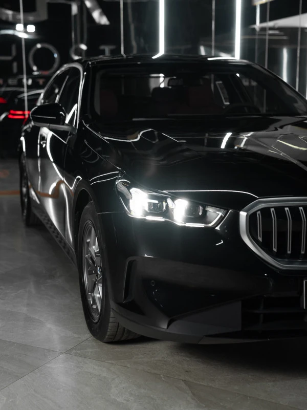 BMW 520i (Black), 2025