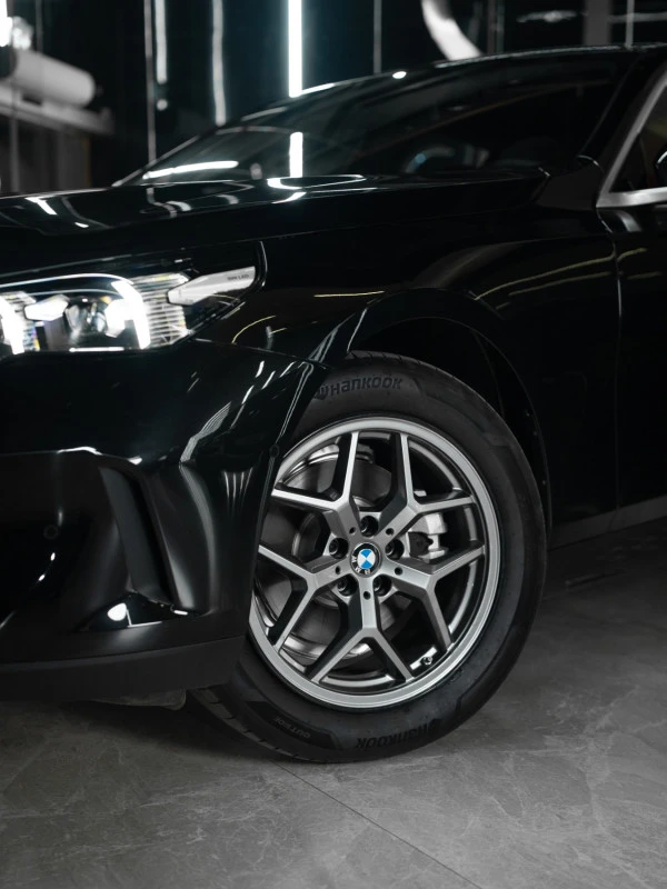BMW 520i (Black), 2025