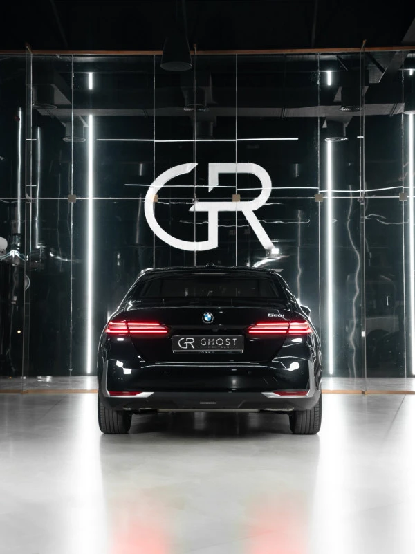 BMW 520i (Black), 2025