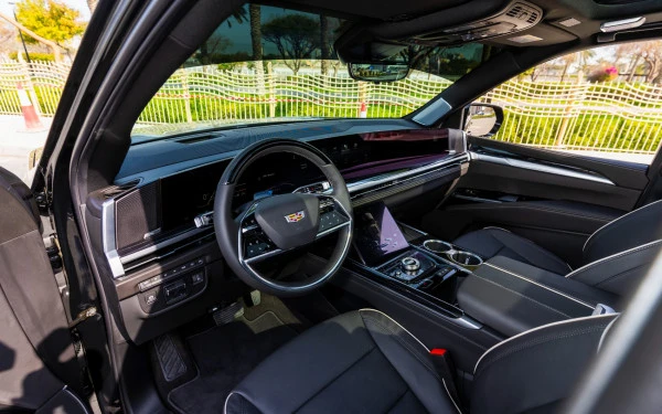 Cadillac Escalade (Negro), 2025