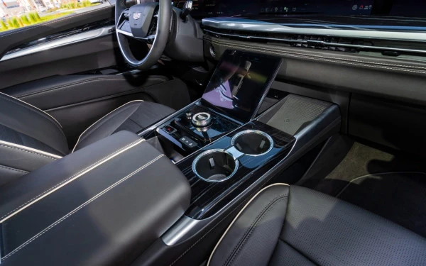 Cadillac Escalade (Negro), 2025