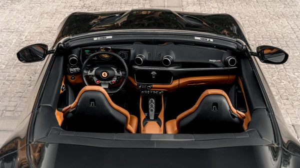 Ferrari Portofino Rosso (Negro), 2022