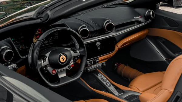 Ferrari Portofino Rosso (Negro), 2022