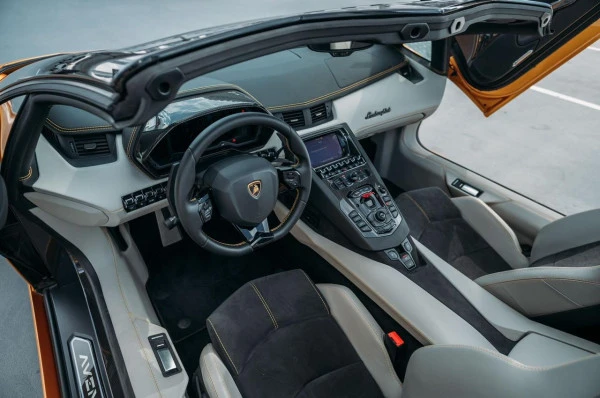 Lamborghini Aventador Roadster (Black), 2018