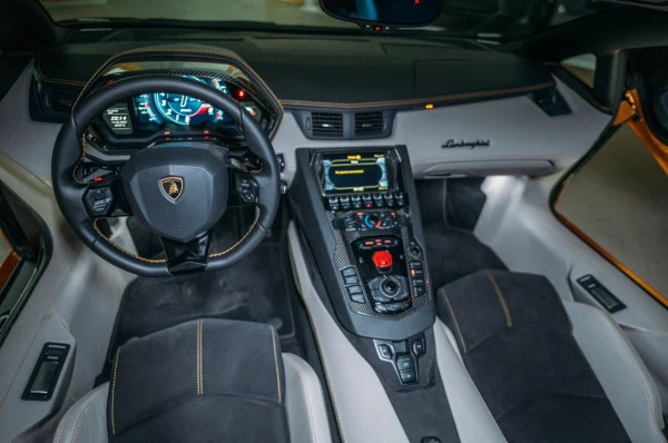 Lamborghini Aventador Roadster (Black), 2018