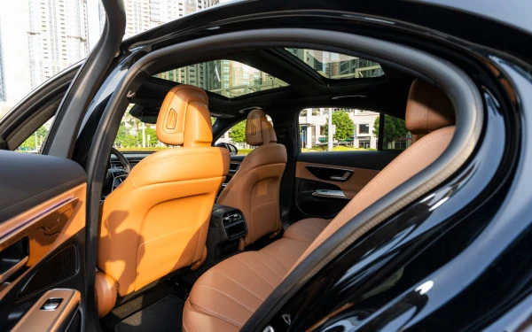 Mercedes E200 (Black), 2025