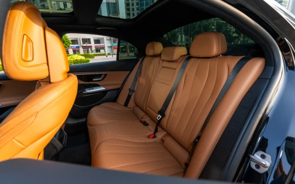 Mercedes E200 (Black), 2025