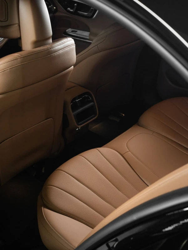 Mercedes E200 (Black), 2025
