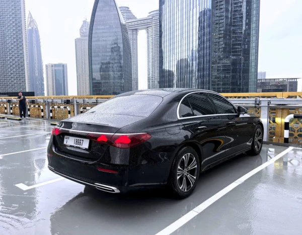 Mercedes E200 (Black), 2026