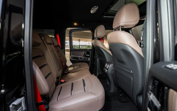 مرسيدس G63 AMG (أسود), 2025