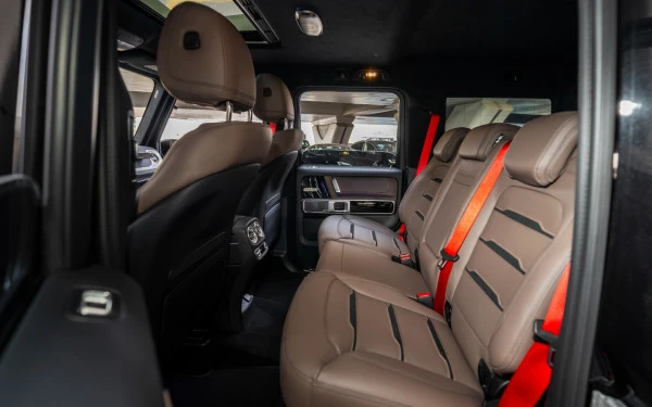 مرسيدس G63 AMG (أسود), 2025