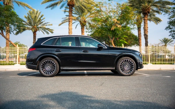 Mercedes GLC 200 SUV (Black), 2024