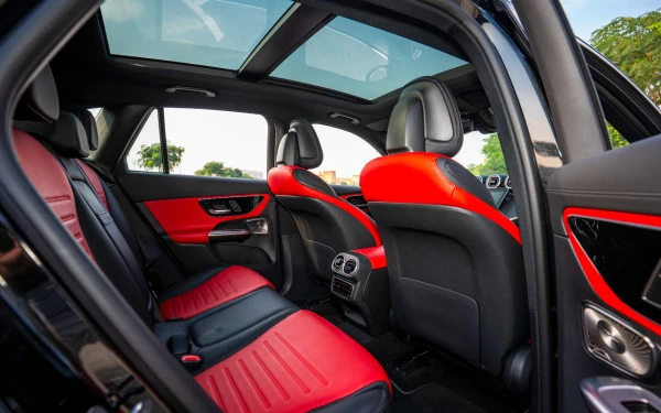 Mercedes GLC 200 SUV (Black), 2024