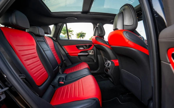 Mercedes GLC 200 SUV (Black), 2024