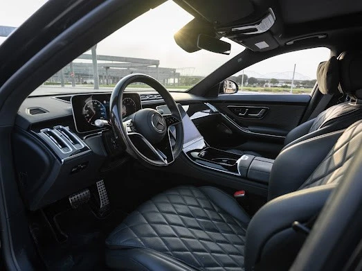 Mercedes S500 (Black), 2022