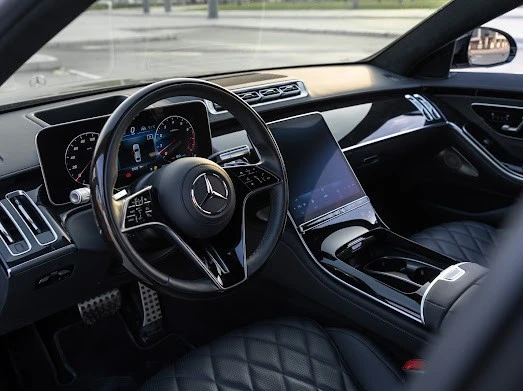 Mercedes S500 (Black), 2022