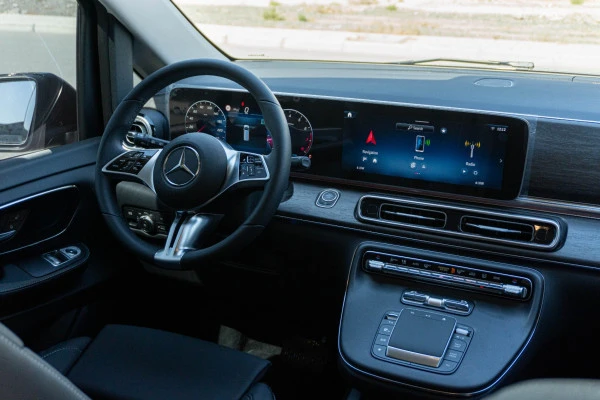 Mercedes V300 Avantgarde Extra Long (Black), 2025