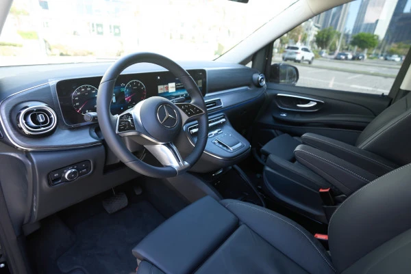 Mercedes V300 Avantgarde Extra Long (Black), 2025
