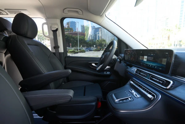 Mercedes V300 Avantgarde Extra Long (Black), 2025