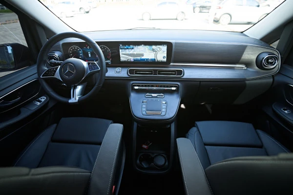 Mercedes V300 Avantgarde Extra Long (Nero), 2025