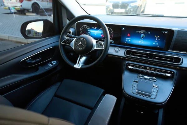 Mercedes V300 Avantgarde Extra Long (Black), 2025