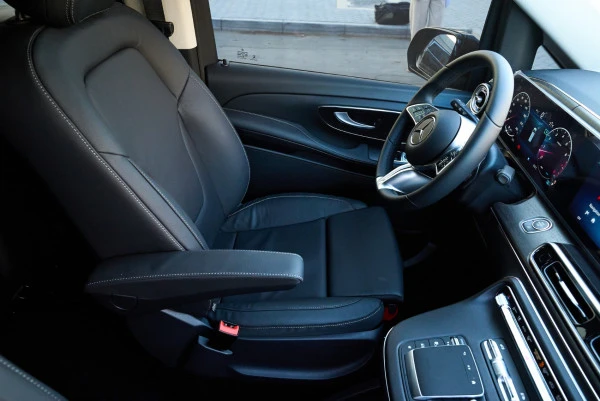Mercedes V300 Avantgarde Extra Long (Black), 2025