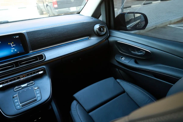 Mercedes V300 Avantgarde Extra Long (Black), 2025