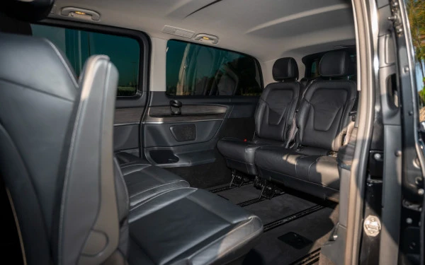 Mercedes V300 Avantgarde Extra Long (Black), 2025