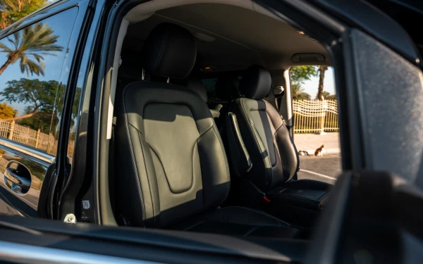 Mercedes V300 Avantgarde Extra Long (Black), 2025