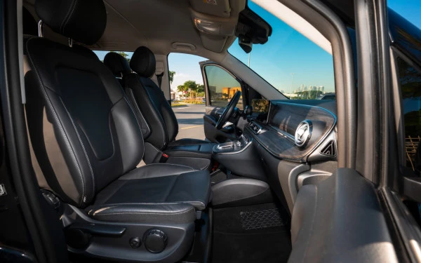 Mercedes V300 Avantgarde Extra Long (Black), 2025