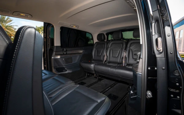Mercedes V300 Avantgarde Extra Long (Black), 2025