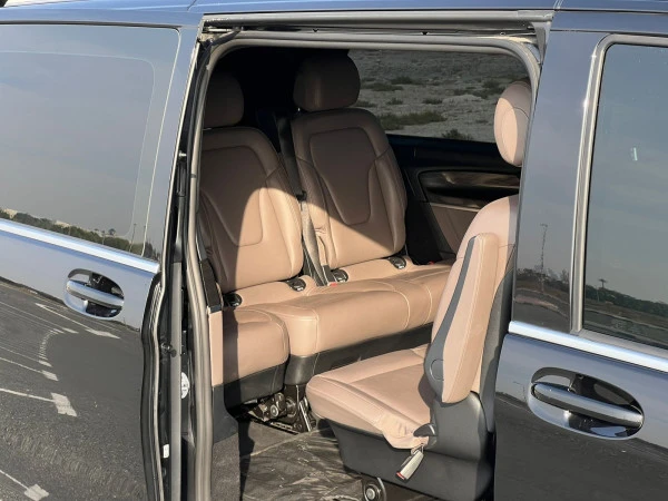 Mercedes V250 8S (Black), 2023