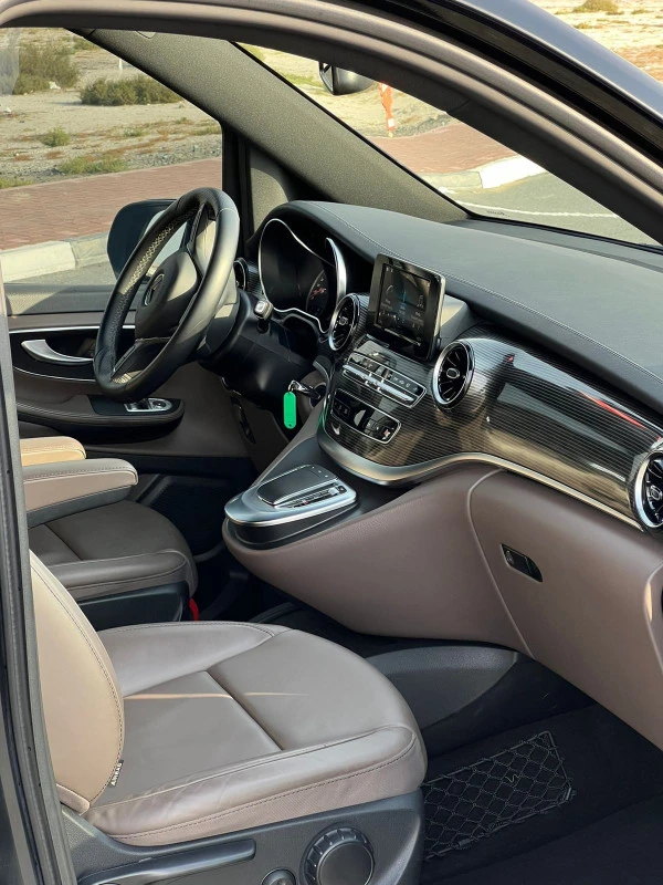 Mercedes V250 8S (Black), 2023