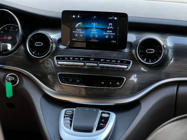 Mercedes V250 8S (Black), 2023