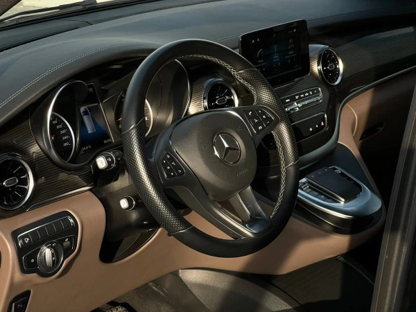 Mercedes V250 8S (Black), 2023