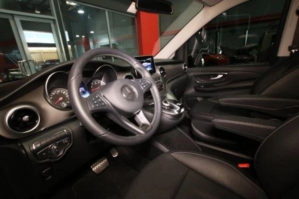 Mercedes V250 (Black), 2018