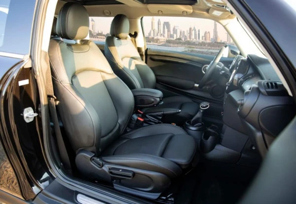 Mini Cooper (Black), 2019