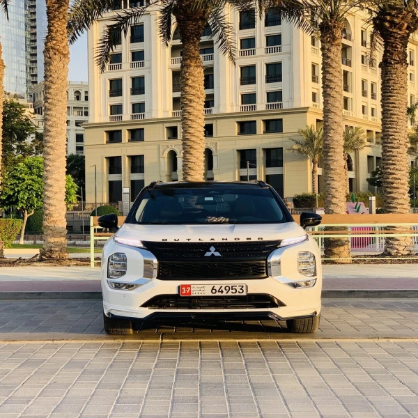 Mitsubishi Outlander (White), 2025
