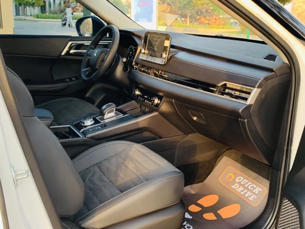 Mitsubishi Outlander (White), 2025