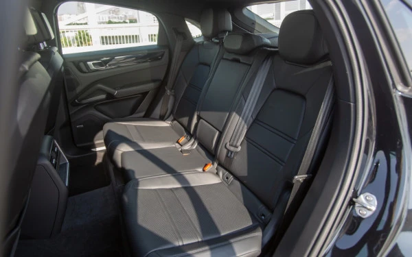 Porsche Cayenne coupe (Black), 2022