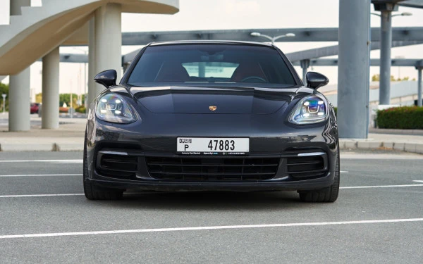 Porsche Panamera 4 (Dunkelgrau), 2020