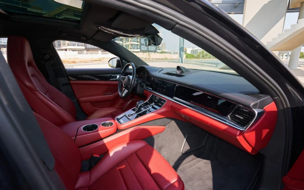 Porsche Panamera 4 (Dunkelgrau), 2020