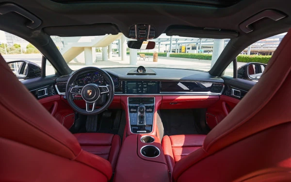 Porsche Panamera 4 (Dunkelgrau), 2020