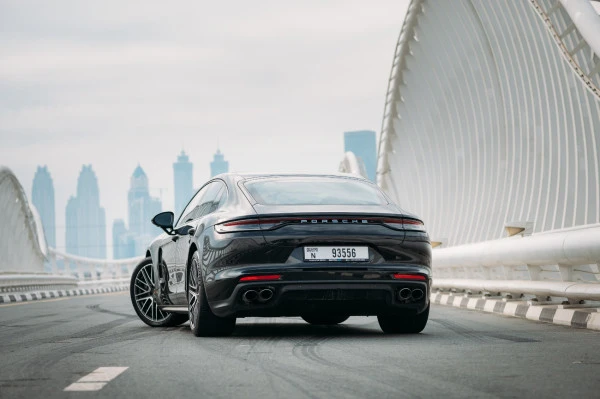 Porsche Panamera (Black), 2021